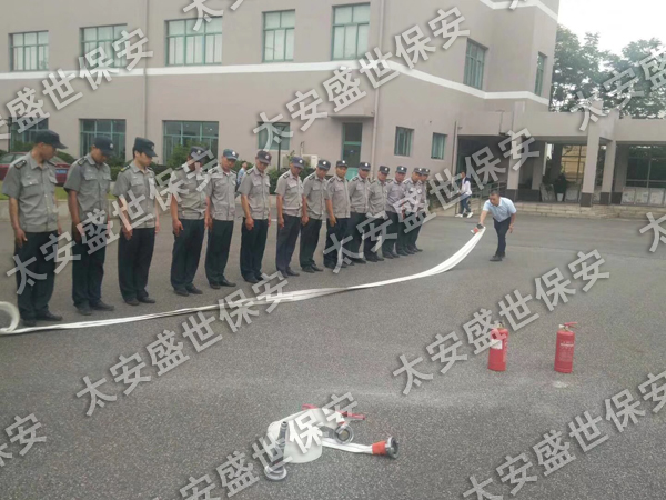 工厂保安