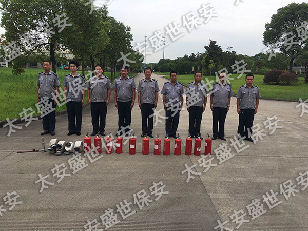 工厂保安