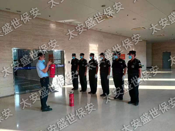 工厂保安