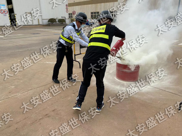 工厂保安