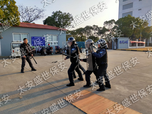 工厂保安