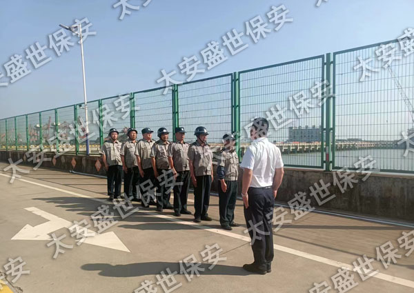 工厂保安