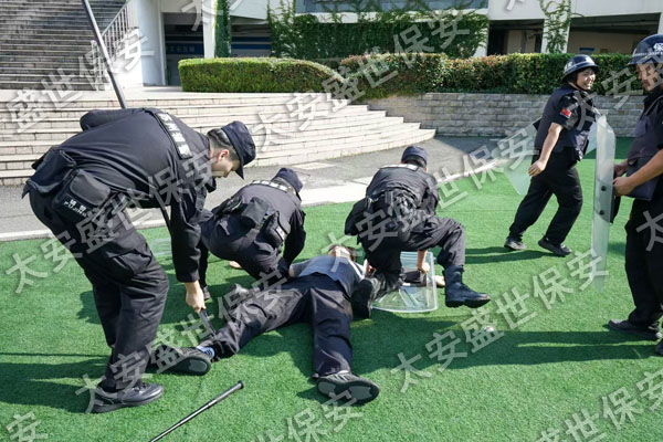 学校保安