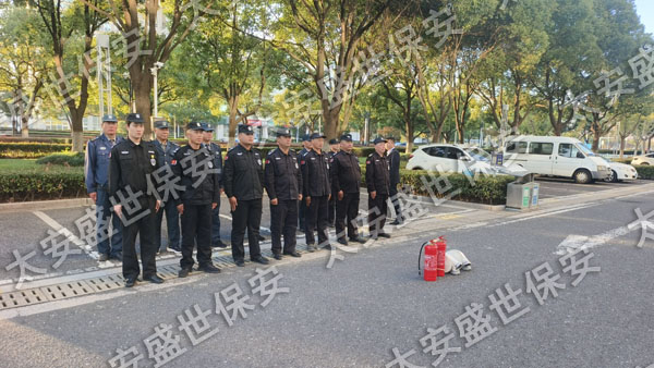 工厂保安