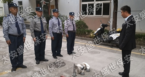 工厂保安