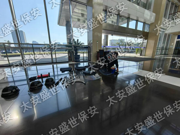 工厂保安