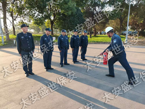 工厂保安